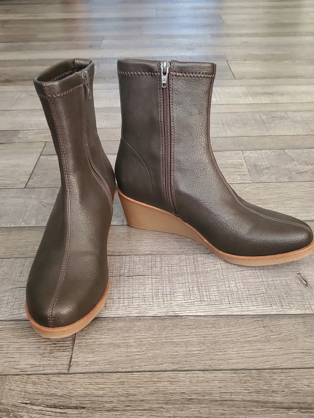 Aerosoles Women’s Brown Leather Wedge Ankle Boots - Sleek Zip Closure Sz 8.5
